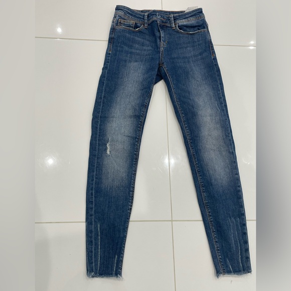 Women’s size 2 Zara jeanss - Picture 1 of 3